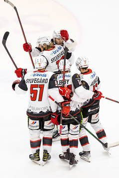 Malmö Redhawks Marcus Sylvegård jublar med lagkamrater