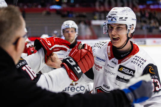 Malmö Redhawks Fredrik Händemark jublar