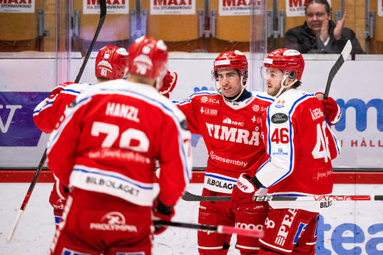 Timrås Joey LaLeggia jublar med lagkamrater