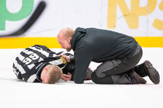 Linjedomare Tobias Nordlander får vård