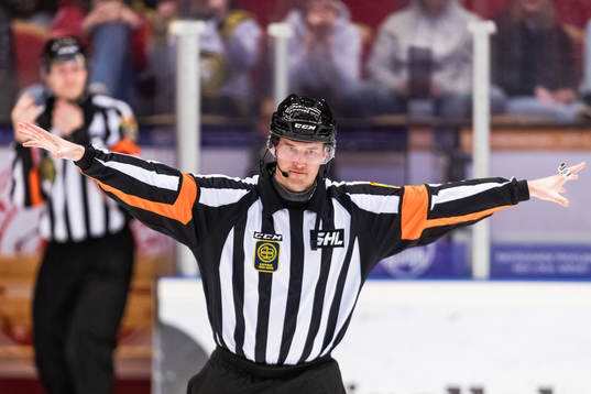 Domare Johan Nordlöf dömer bort Frölundas 1-2 mål