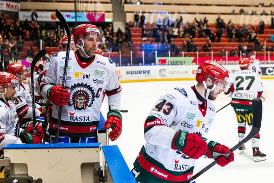 Frölundas Joel Lundqvist och Michael Spacek deppar