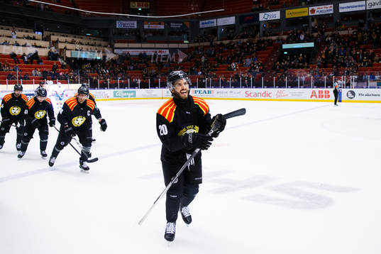 Brynäs Oula Palve jublar
