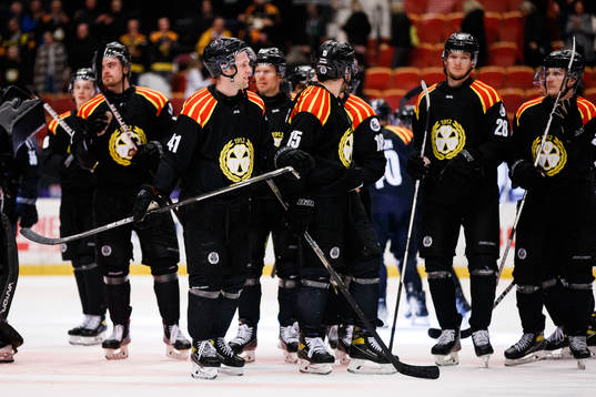 Brynäs spelare jublar
