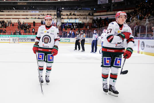 Frölundas Radan Lenc och Teodor Niederbach deppar