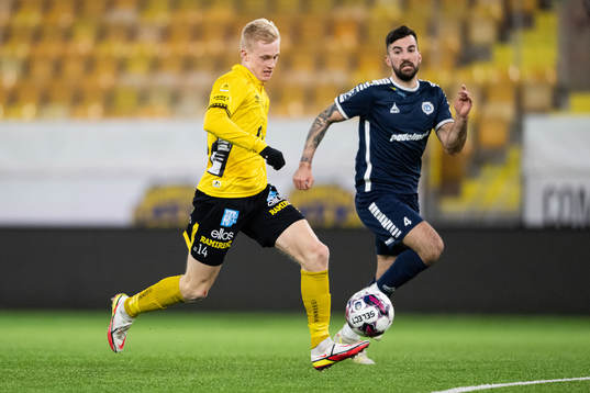 Elfsborgs Oscar Aga och Utsiktens Allan Mohideenunder