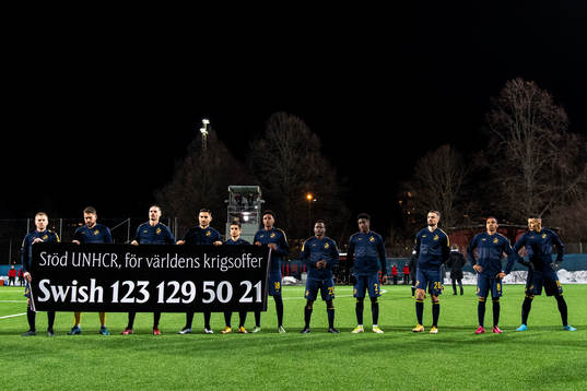 s spelare med banderoll som uppmanar till att skänka