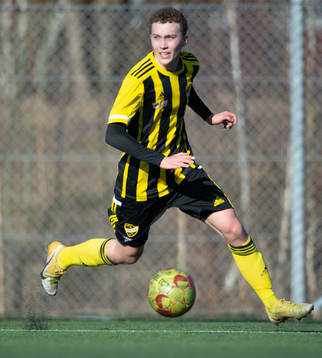 IFK Hässleholms Keiran Storm i matchen i DM för U19
