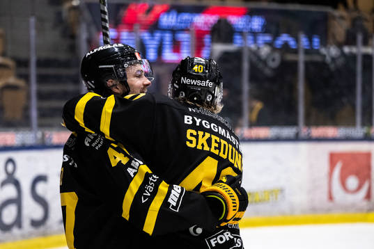 Västerås Logan Roe jublar