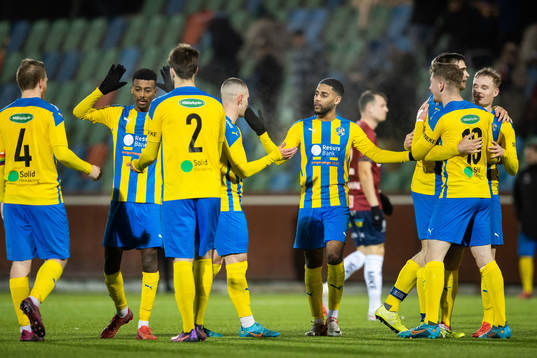 Eskilsminnes spelare jublar