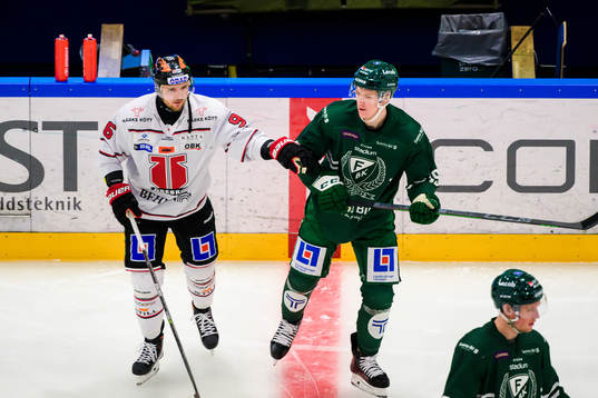 Örebros Robin Kovacs och Färjestads Gustav Rydahl