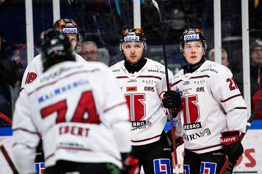 Örebros Robin Kovacs och Linus Öberg jublar