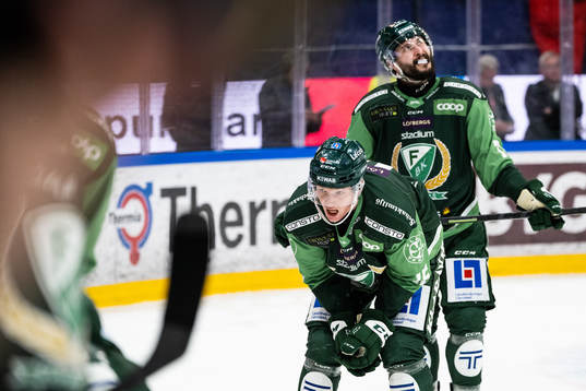 Färjestads Gustav Rydahl och Jesse Virtanen deppar