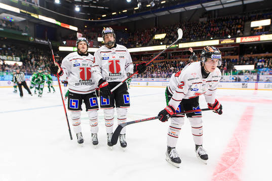 Örebros Leo Carlsson och Robert Leino deppar