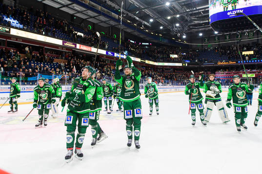 Färjestads spelare jublar