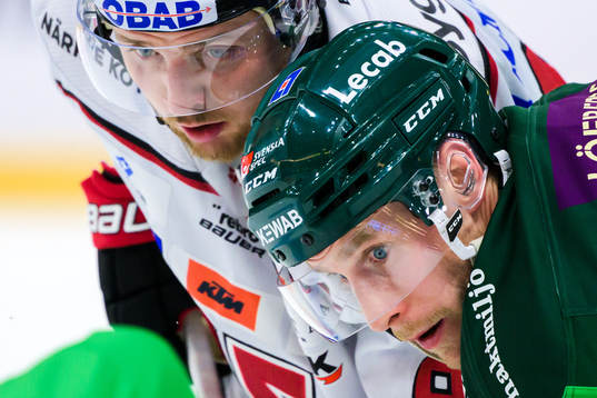 Örebros Robin Kovacs och Färjestads Per Åslund