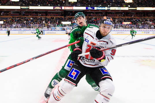 Färjestads Albert Johansson och Örebros Robin Kovacs