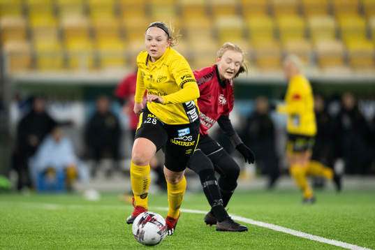 Elfsborgs Moa Petersmo och Södra vings Ida Börjesson