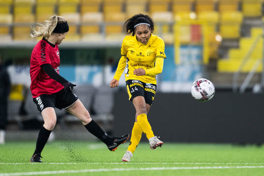 Södra vings Ramona Kaulén och Elfsborgs Vanessa Lopez