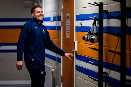 Växjös Erik Josefsson före ishockeymatchen i SHL mellan