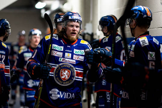 Växjös Ludvig Nilsson före ishockeymatchen i SHL mellan