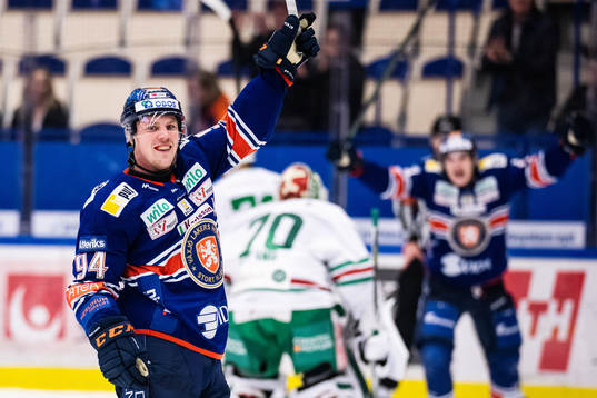 Växjös Joel Persson jublar
