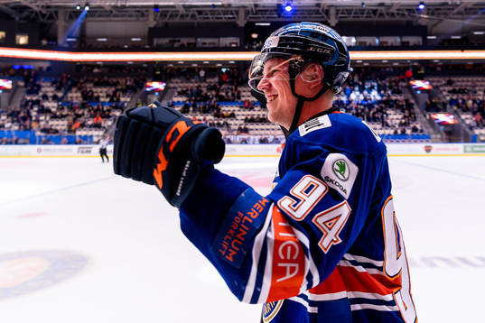 Växjös Joel Persson jublar