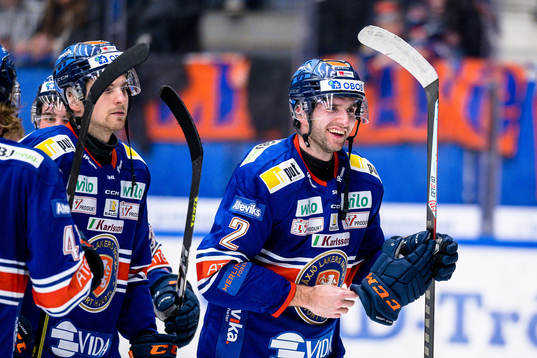 Växjös Amil Krupic jublar