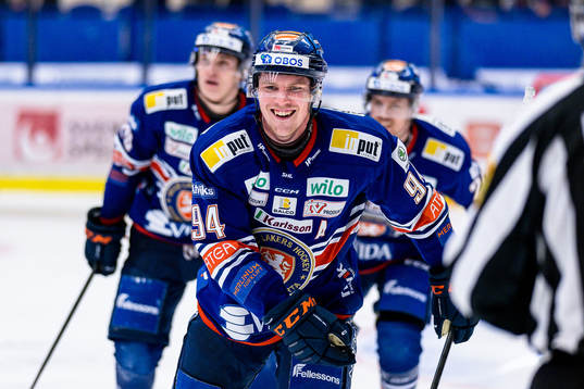 Växjös Joel Persson jublar
