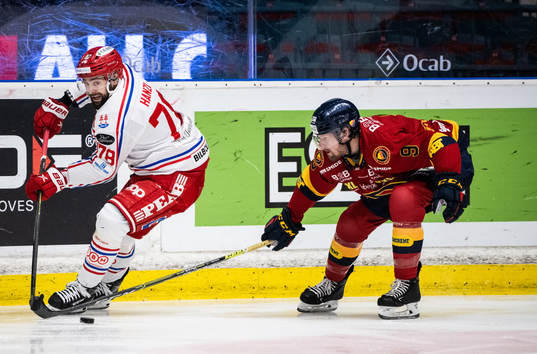 Timrås Robin Hanzl och Djurgårdens Cameron Schilling