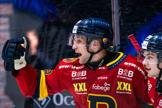 Djurgårdens Fredrik Forsberg och William Eklund jublar