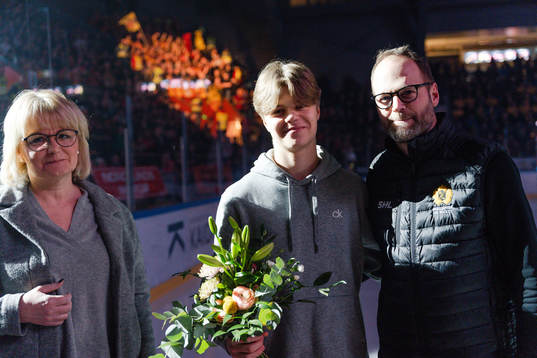 Årets J18-spelare i Skellefteå Oskar Vuolletunder före