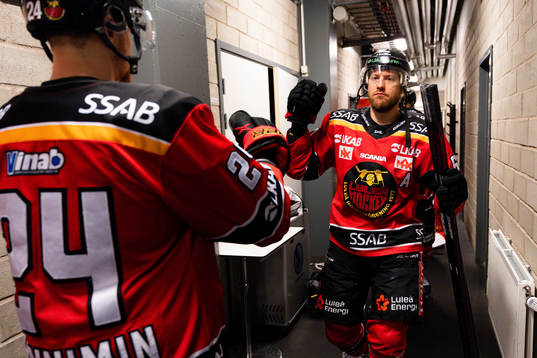 Luleås Brendan Shinnimin och Linus Omark