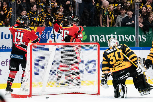 Luleås Julius Honka jublar