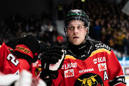Luleås Juhani Tyrväinen jublar