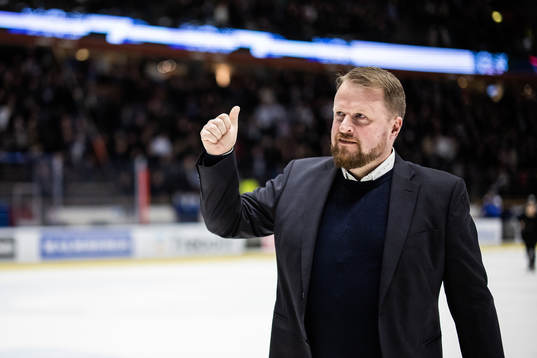 Linköpings tränare Klas Östman jublar