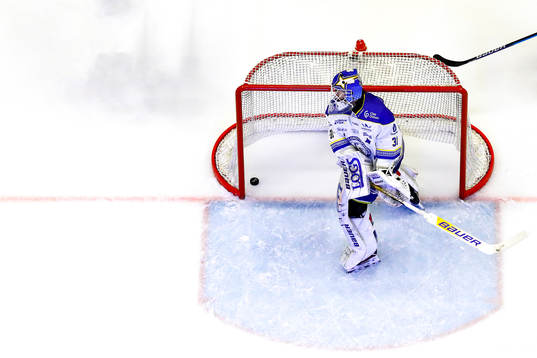 Leksands målvakt Kasimir Kaskisuo deppar