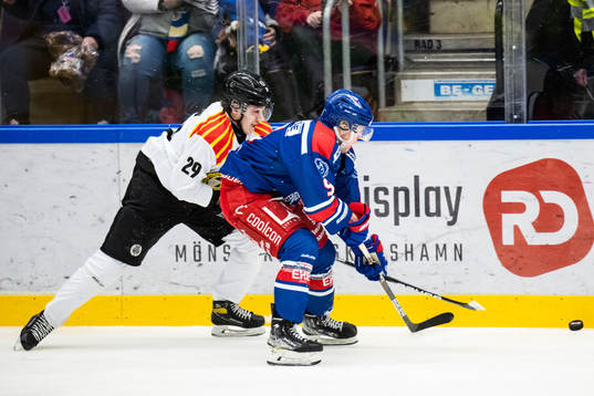 Brynäs Oscar Birgersson och Oskarshamns Hampus Plato