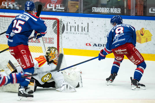 Oskarshamns Fredrik Olofsson gör här 1-0 bakom Brynäs