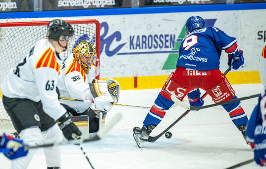 Brynäs målvakt Veini Vehviläinen och Oskarshamns Hampus