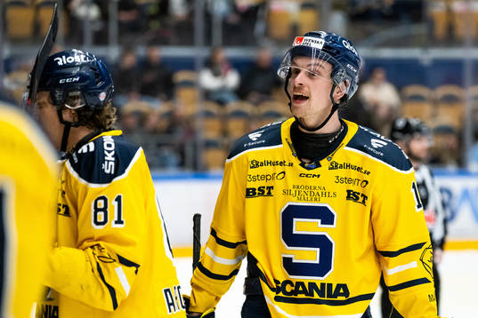Södertäljes Gustav Willman Borvik reagerar