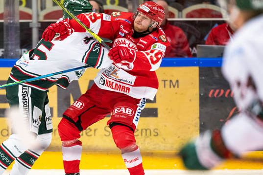 Tingsryds Kim Tallberg tacklar Troja/Ljungbys Victor Romfors