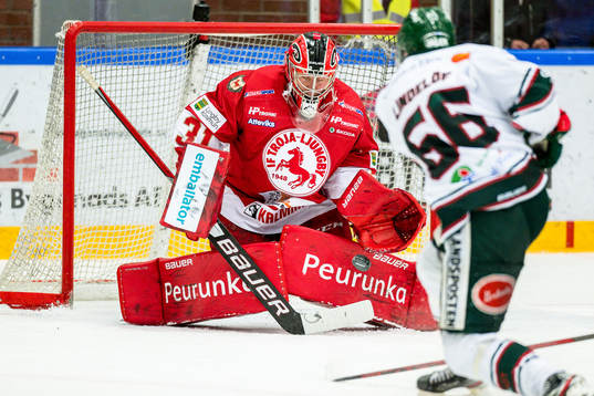Troja/Ljungbys målvakt Markus Ruusu när Tingsryds