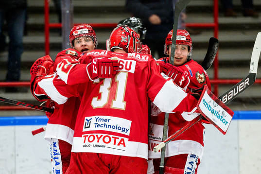 Troja/Ljungbys Victor Stjernborg, målvakt Markus Ruusu och