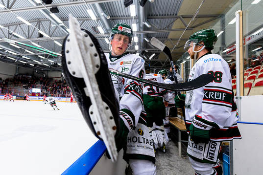 uTingsryds Jacob Lundegård nder ishockeymatchen i