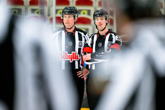 Domare Petter Norman och Domare Filip Eriksson