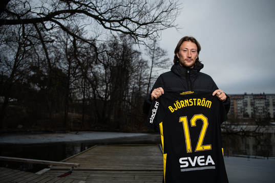 Bläddra bland fler bilder av Fotboll, Allsvenskan, AIK, Axel Björnström 