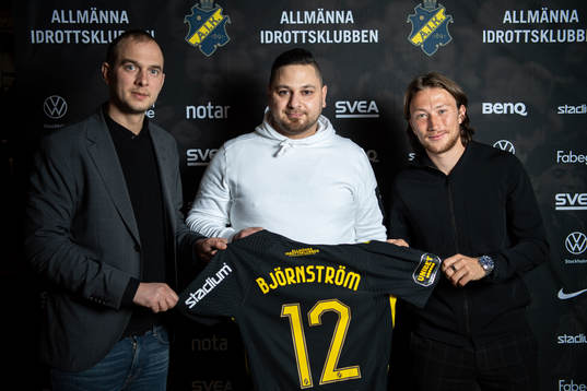 Sportchef Henrik Jurelius, agent Jimmy Hermez och Axel