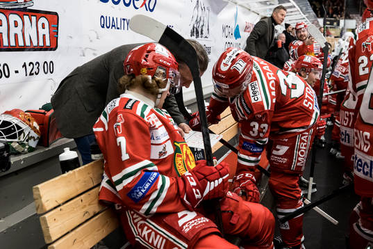 Moras assisterande tränare Örjan Lindmark och Moras Isak