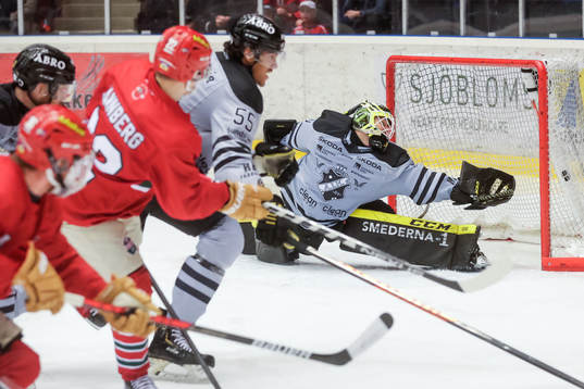 s målvakt Pavel Khomchenko